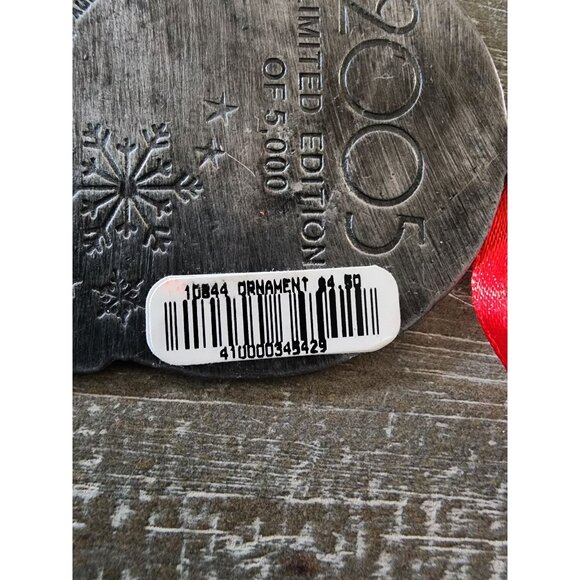 2005 Limited Edition Coca-Cola Santa Claus Christmas Ornament Metal Red Ribbon - Picture 6 of 7